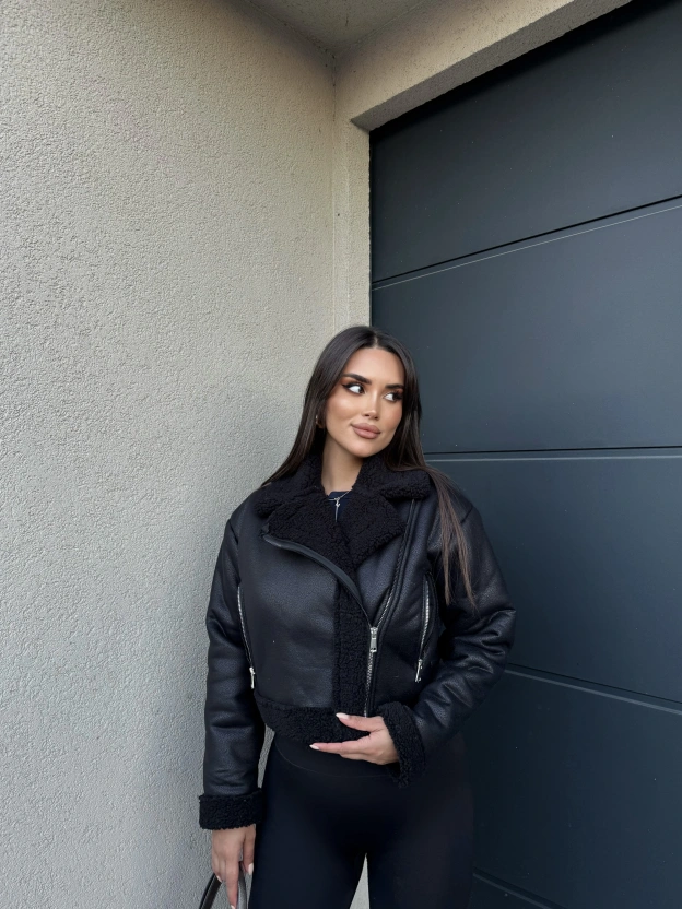 Siyah Fermuarlı Mont