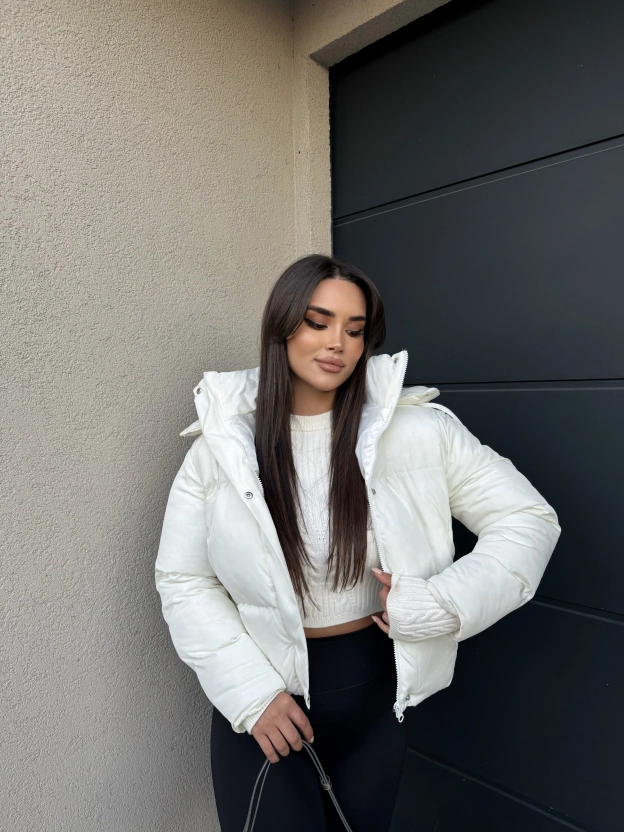Beyaz Kapüşonlu Şişme Mont
