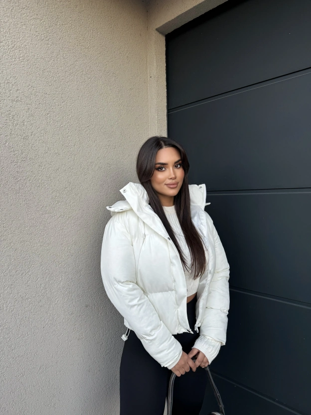 Beyaz Kapüşonlu Şişme Mont