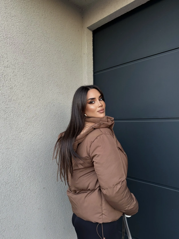 Kahverengi Kapüşonlu Şişme Mont