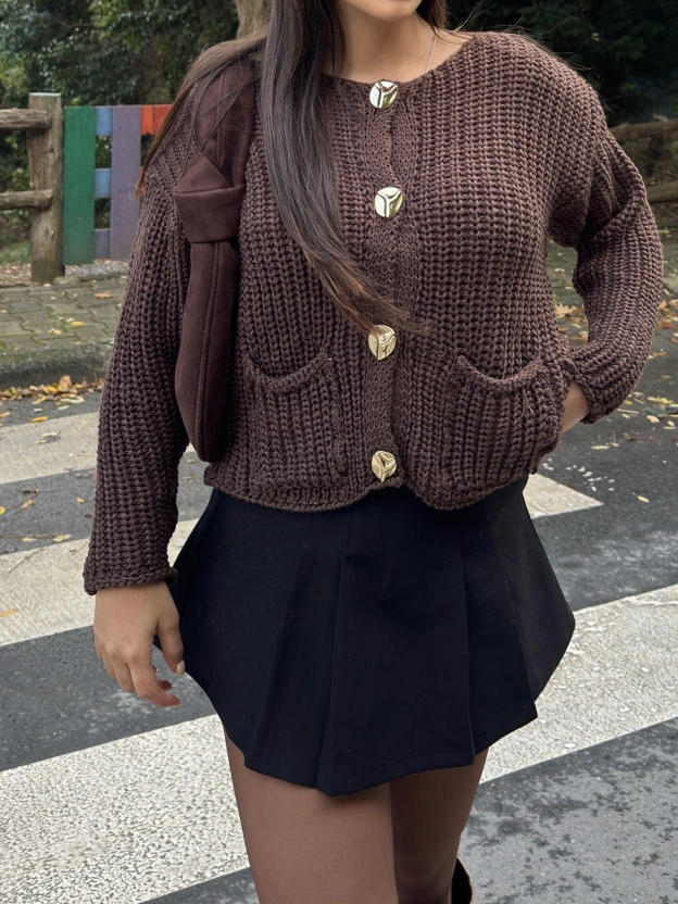 Kahverengi Örgü Düğme Detay Hırka