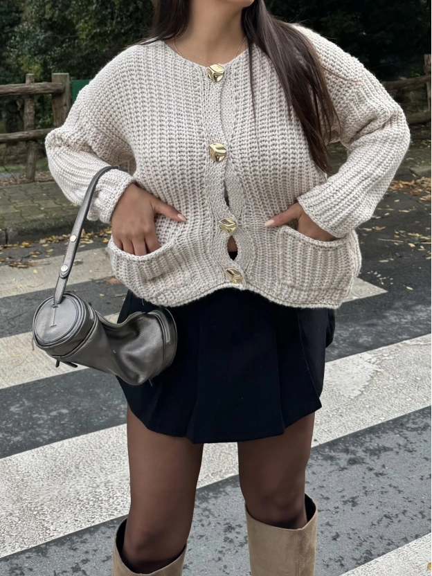 Bej Örgü Düğme Detay Hırka