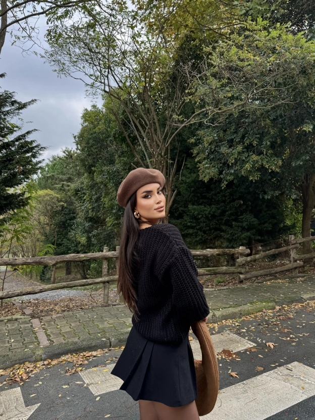 Siyah Örgü Düğme Detay Hırka