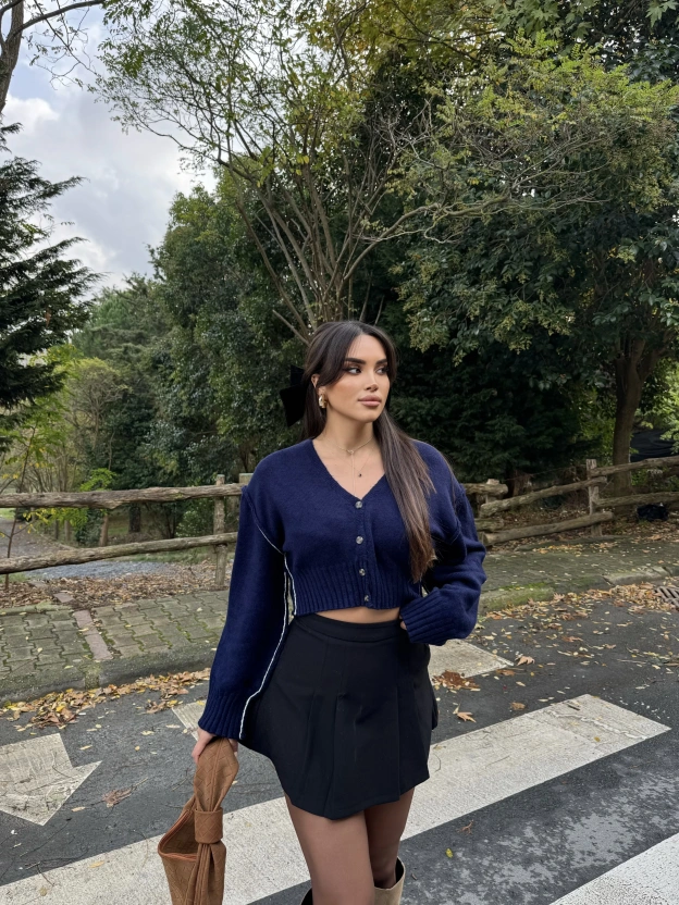 Lacivert Sırt Baskılı Crop Hırka