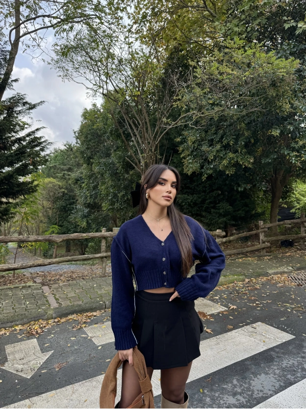 Lacivert Sırt Baskılı Crop Hırka