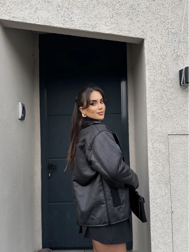 Siyah Lamine Peluş Mont