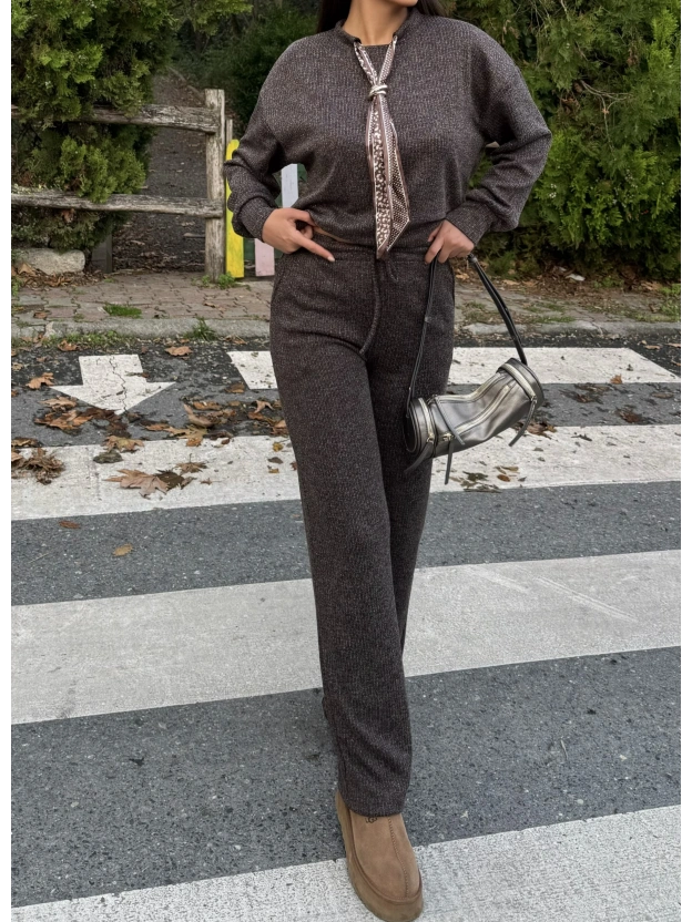 Kahverengi Fularlı Simli Takım