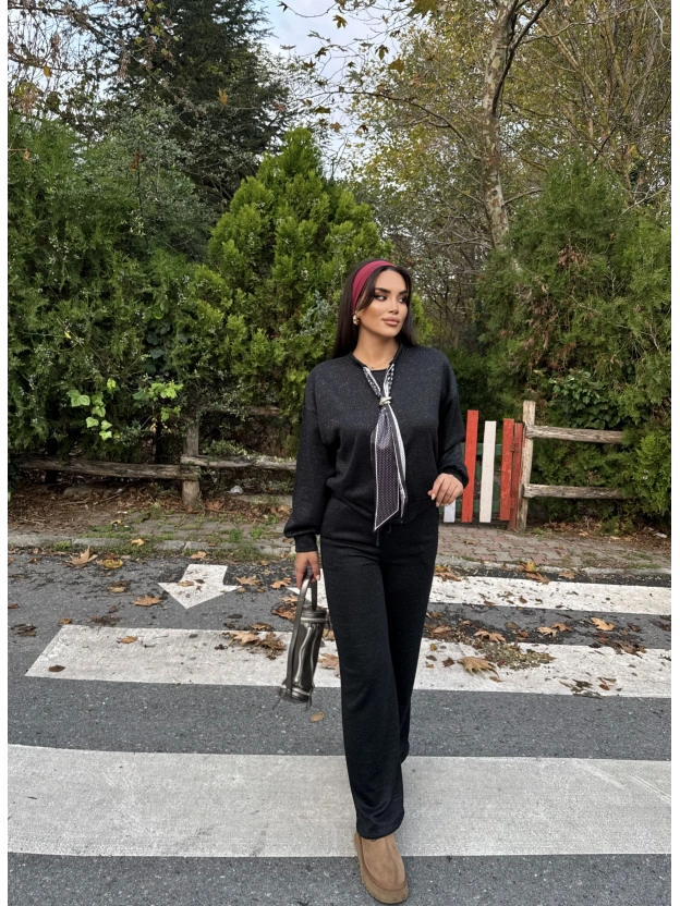 Siyah Fularlı Simli Takım