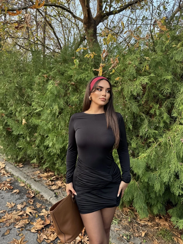 Siyah Burgulu Kısa Elbise