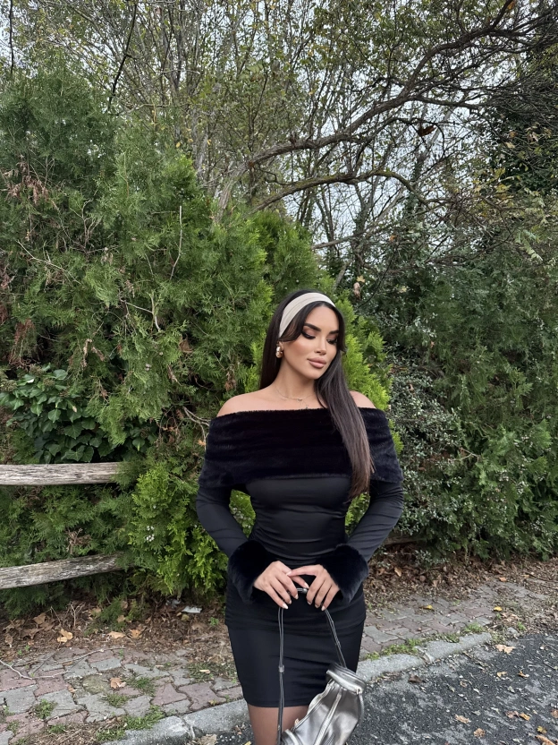 Siyah Kürklü Madonna Yaka Elbise