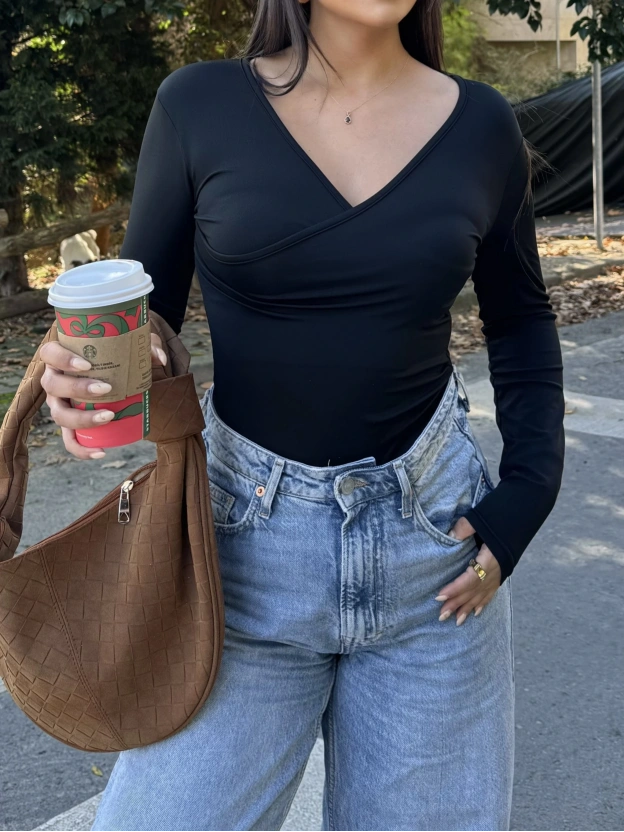 Siyah Kruvaze Yaka Bodysuit