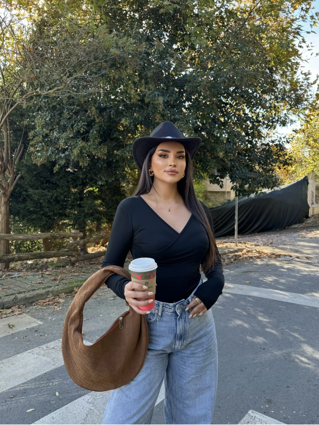 Siyah Kruvaze Yaka Bodysuit