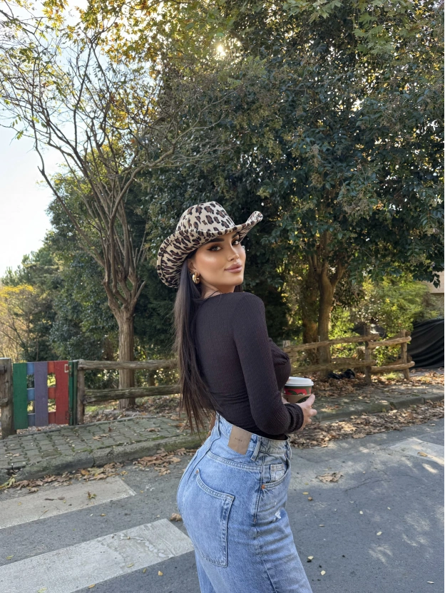 Kahverengi V yaka Dantel Detay Bluz