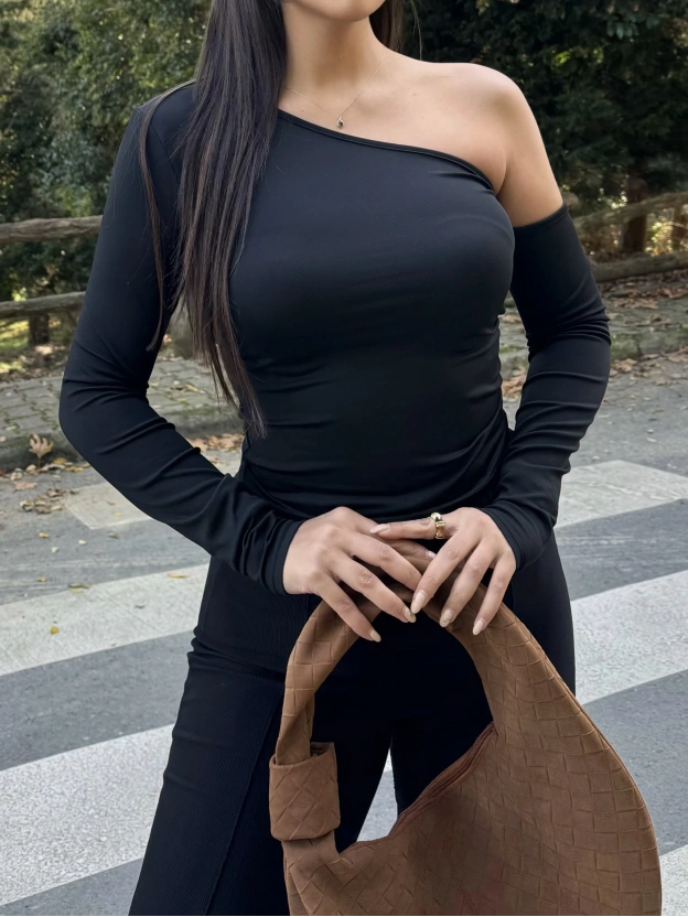 Siyah Tek Omuz Crop