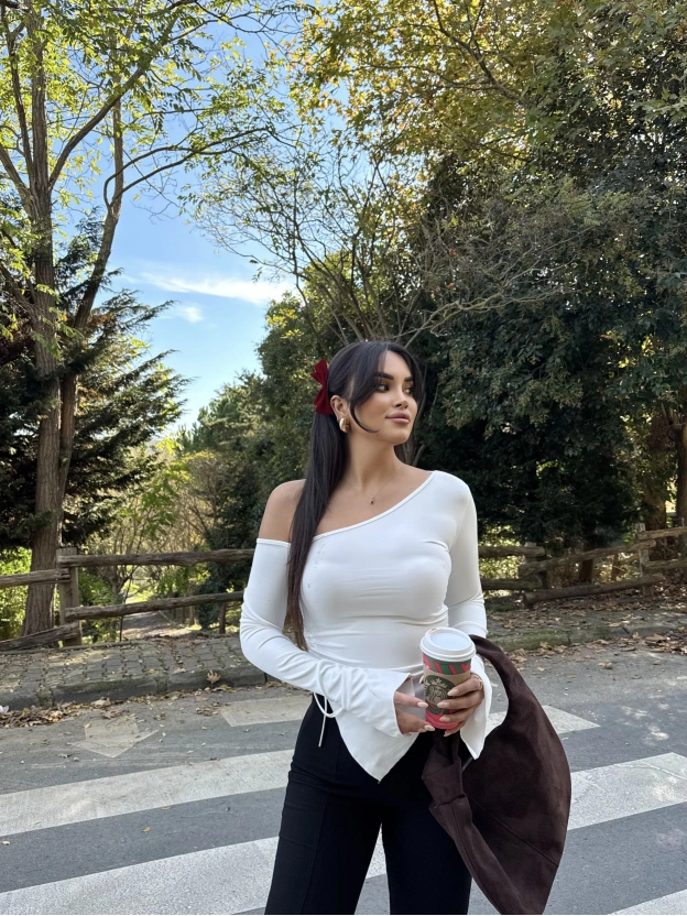 Beyaz Tek Omuz Büzgülü Asimetrik Crop