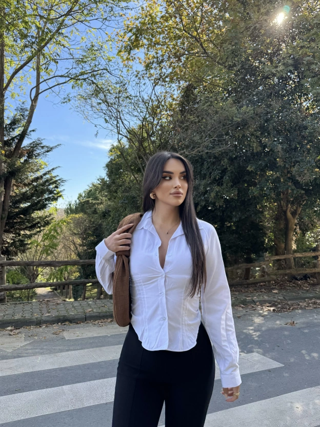 Beyaz Korse Detay Gömlek