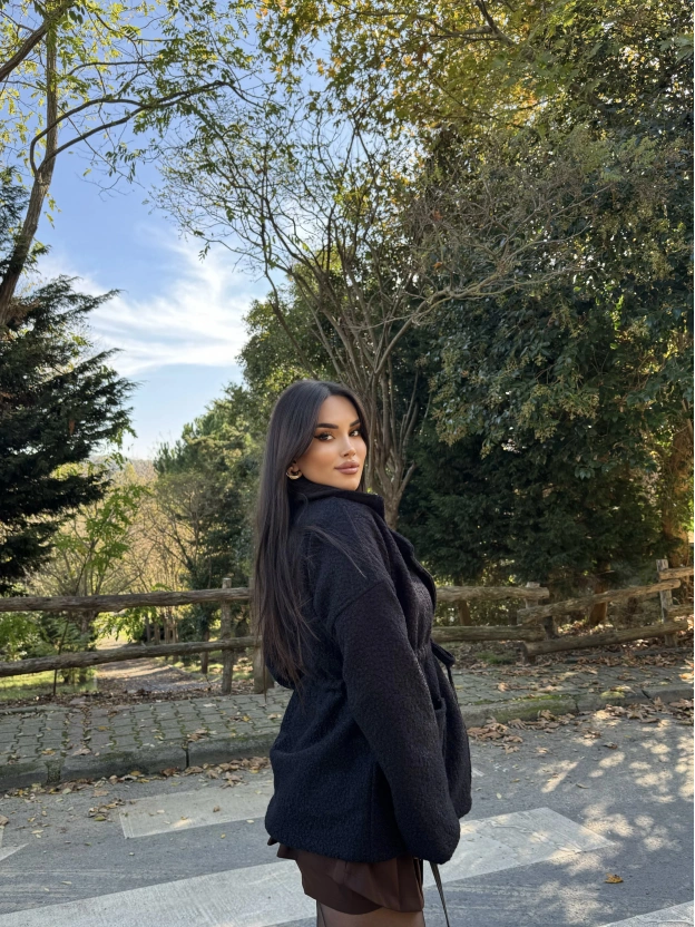 Siyah Bağlamalı Tasarım Mont