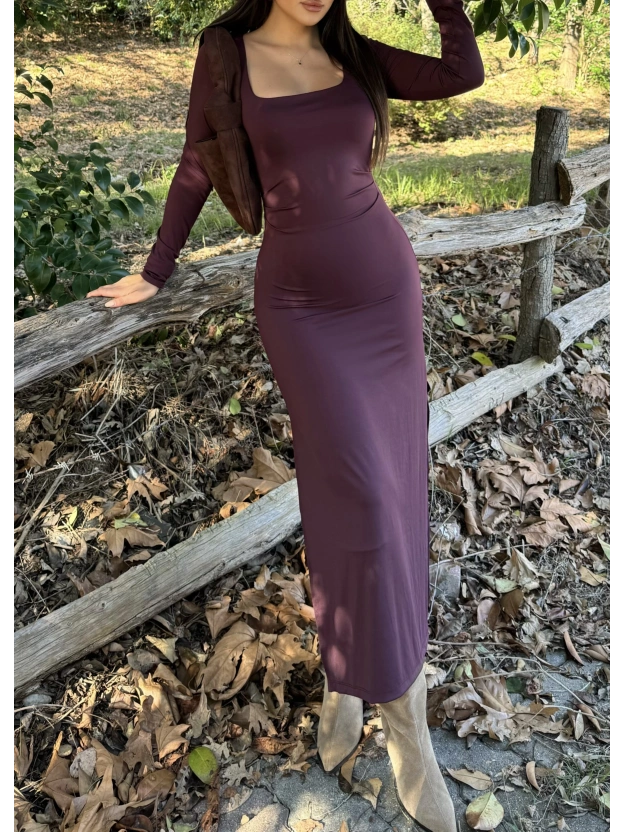 Mürdüm Kare Yaka Yırtmaçlı Uzun Elbise