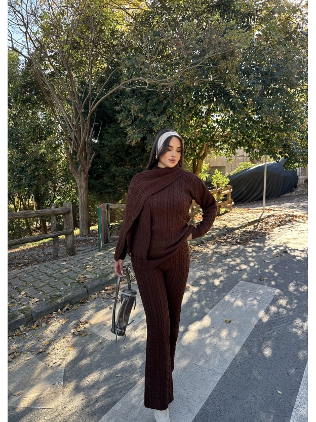 Kahverengi Üçlü Triko Takım