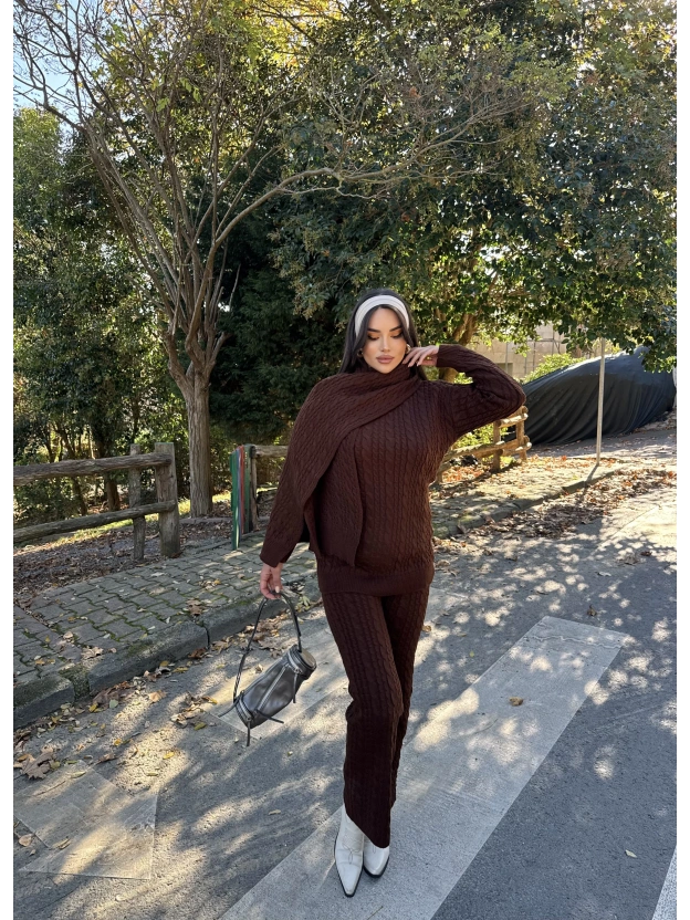 Kahverengi Üçlü Triko Takım