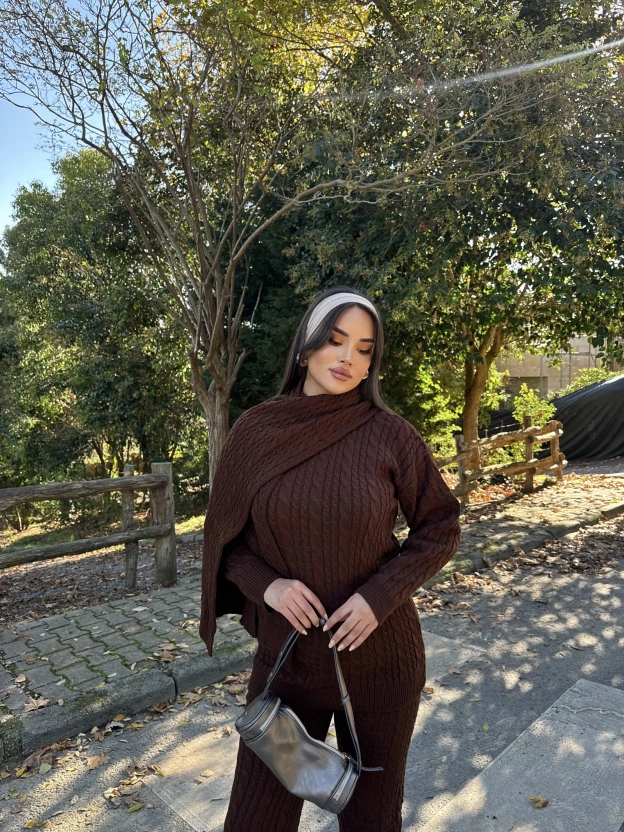 Kahverengi Üçlü Triko Takım