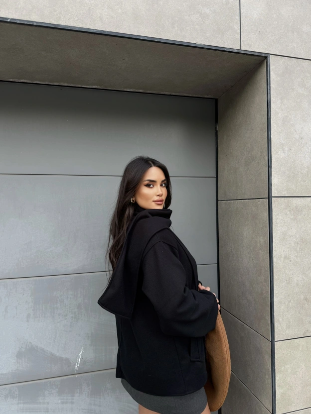 Siyah Atkılı Kaşe Mont