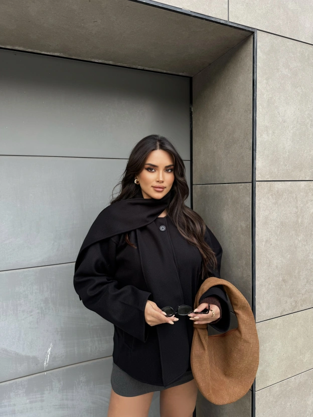 Siyah Atkılı Kaşe Mont