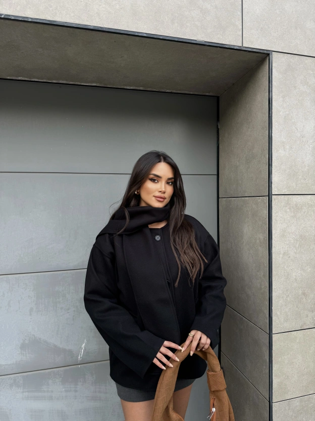 Siyah Atkılı Kaşe Mont