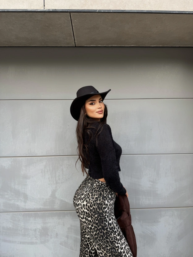 Siyah Fiyonk Aksesuarlı Triko Bluz