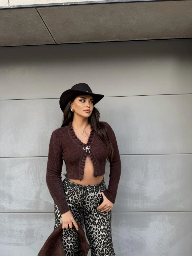 Kahverengi Fiyonk Aksesuarlı Triko Bluz