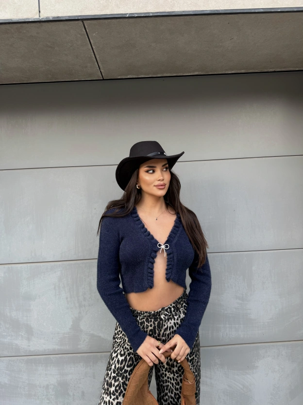 Lacivert Fiyonk Aksesuarlı Triko Bluz