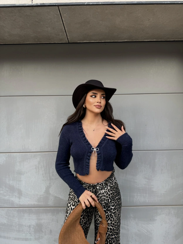 Lacivert Fiyonk Aksesuarlı Triko Bluz