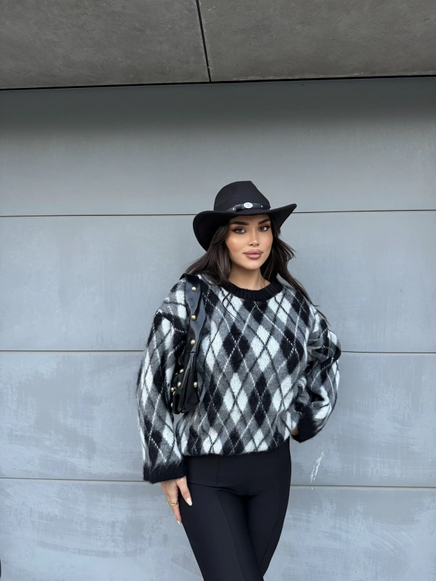 Siyah Şardonlu Baklava Desen Kazak