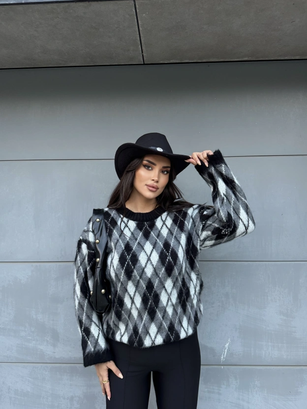 Siyah Şardonlu Baklava Desen Kazak