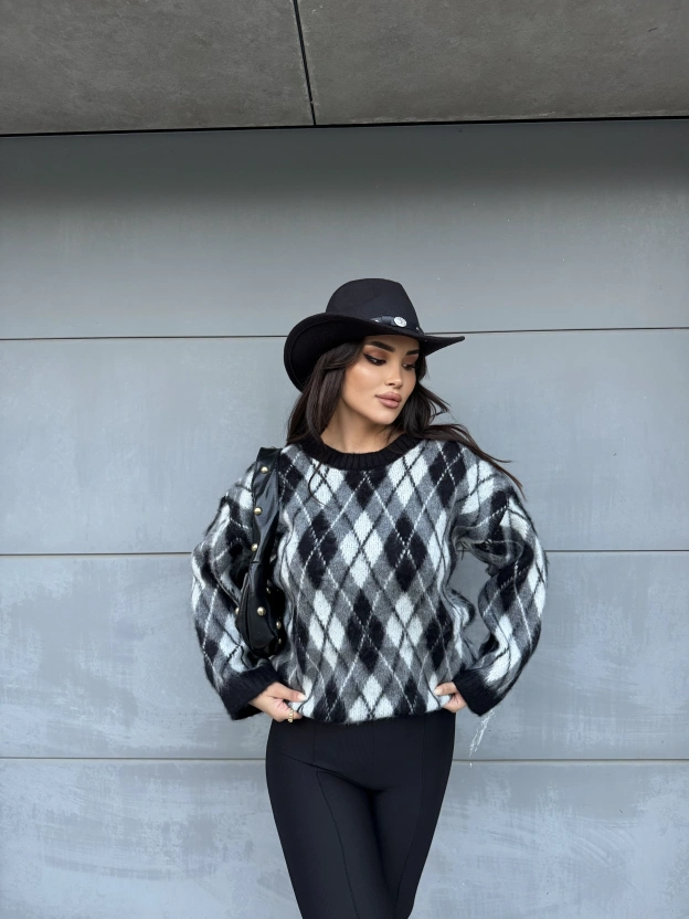 Siyah Şardonlu Baklava Desen Kazak