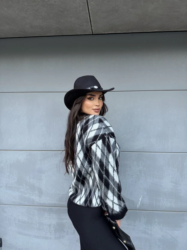 Siyah Şardonlu Baklava Desen Kazak