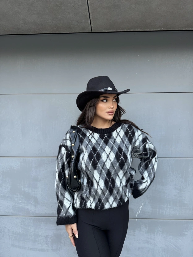 Siyah Şardonlu Baklava Desen Kazak