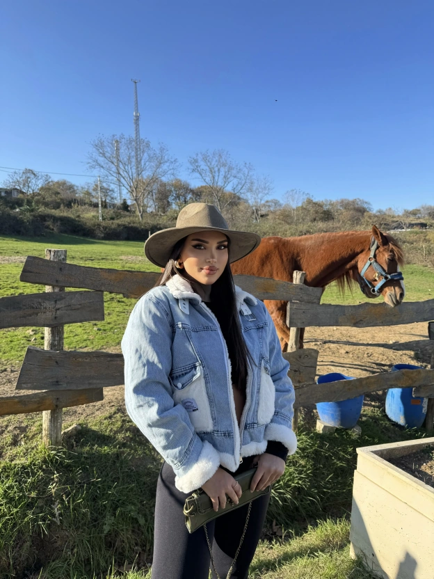 Mavi Peluş Cep Detay Mont