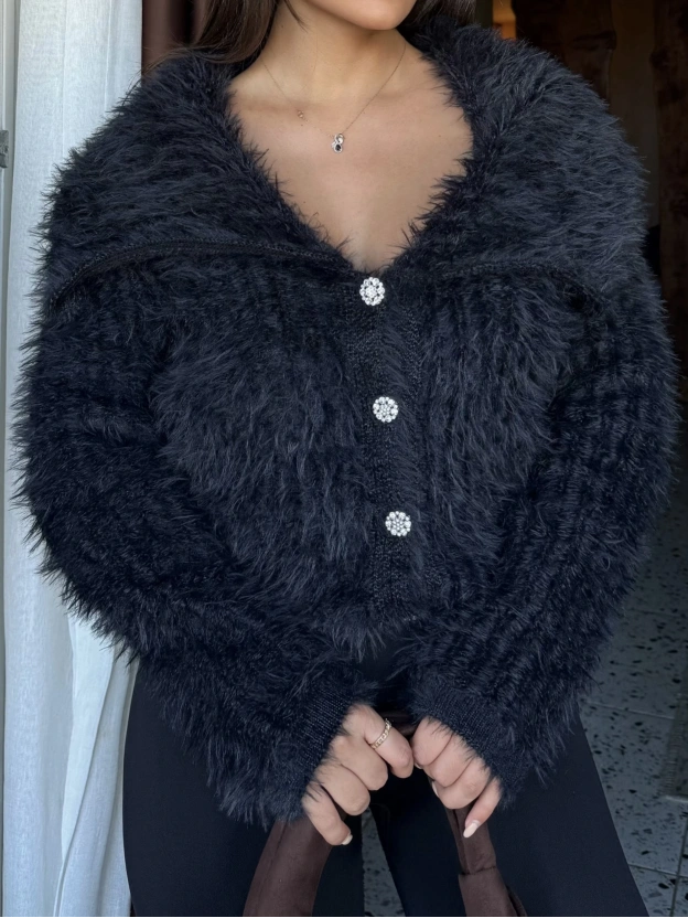 Siyah Polo Yaka Taşlı Yumoş Kazak