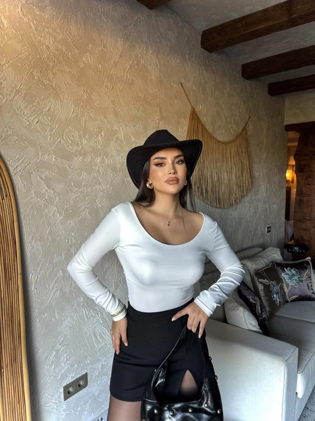 Beyaz Kare Yaka Bodysuit