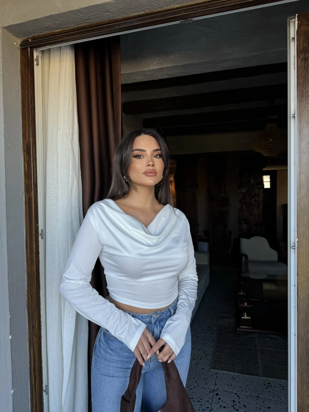 Beyaz Degaje Yaka Bluz
