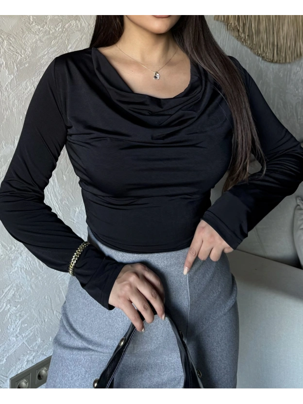 Siyah Degaje Yaka Bluz