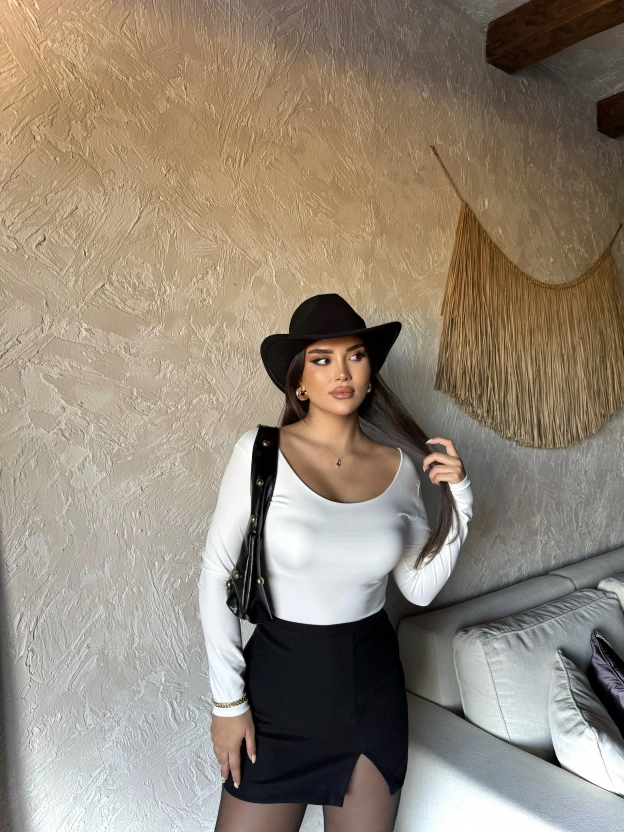 Siyah Yırtmaçlı Kaşe Etek