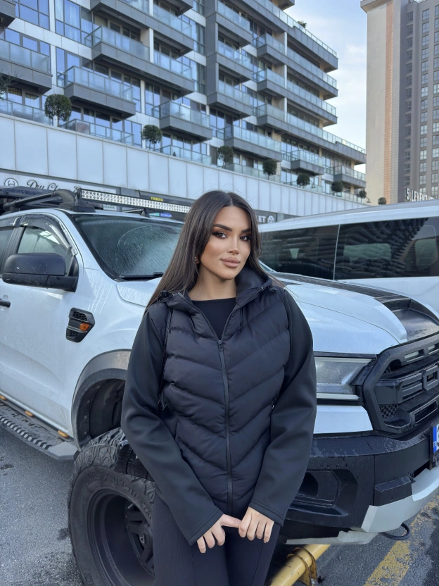 Siyah Kapüşonlu Range Mont