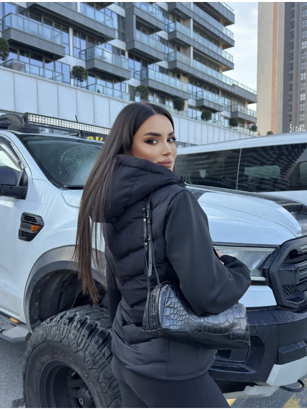 Siyah Kapüşonlu Range Mont