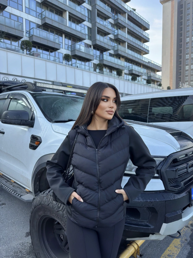 Siyah Kapüşonlu Range Mont