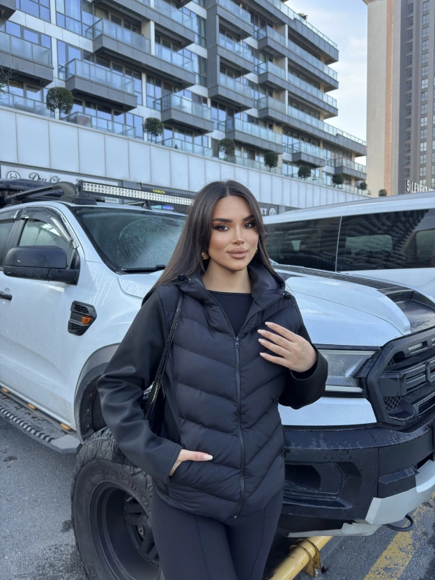 Siyah Kapüşonlu Range Mont