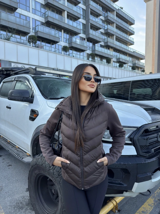 Kahverengi Kapüşonlu Range Mont