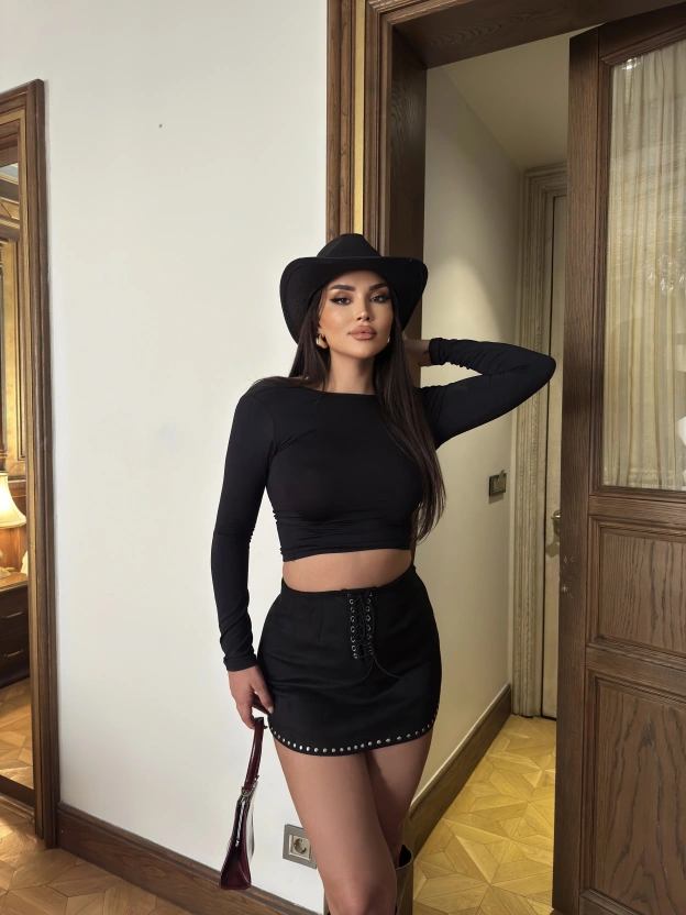 Siyah Zımbalı Süet Etek