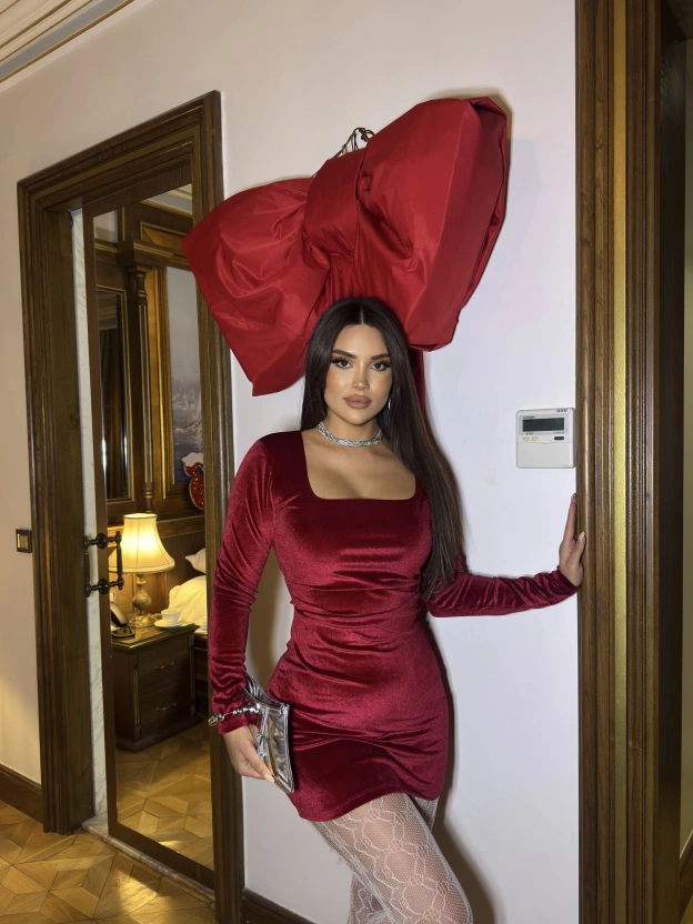 Kırmızı Kare Yaka Kadife Elbise